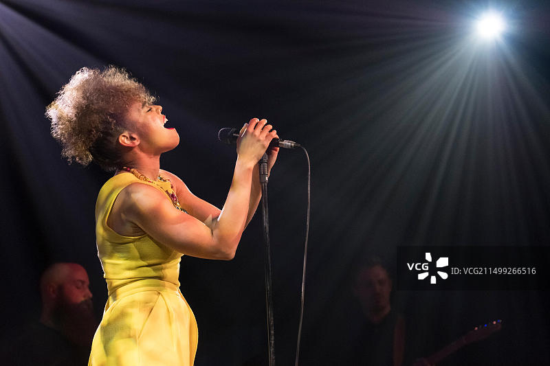 安德烈娅·特里亚纳在切尔滕纳姆爵士音乐节上表演，2019年5月3日图片素材