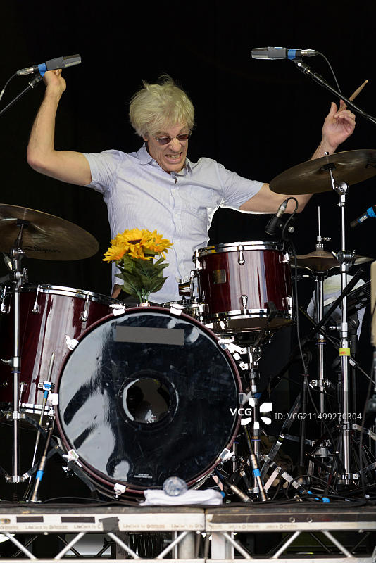 斯图尔特·科普兰在英国科恩伯里音乐节上表演（2015年7月12日）图片素材