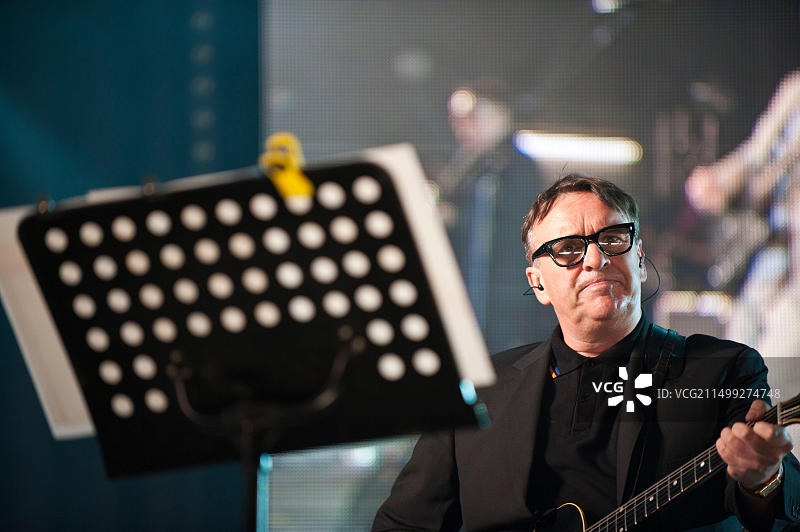 Squeeze乐队的克里斯·迪福德在英国克罗珀迪音乐节上表演图片素材