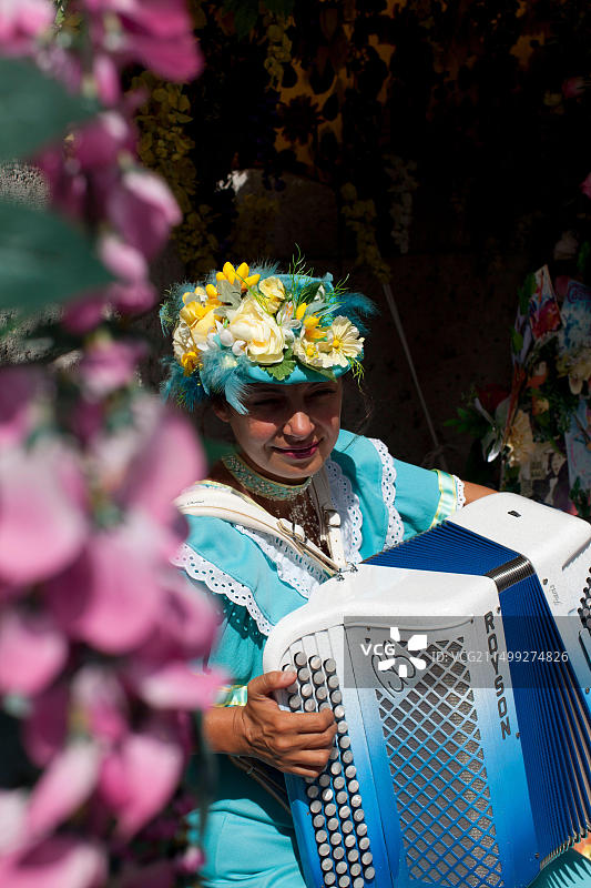 法国巴黎蒙马特街头的风琴艺人图片素材