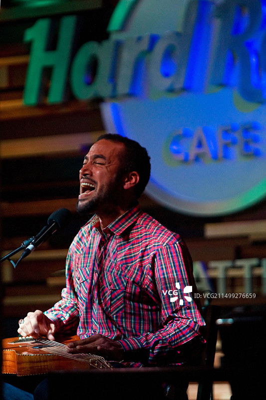 本·哈珀在华盛顿州西雅图硬石咖啡馆演唱图片素材