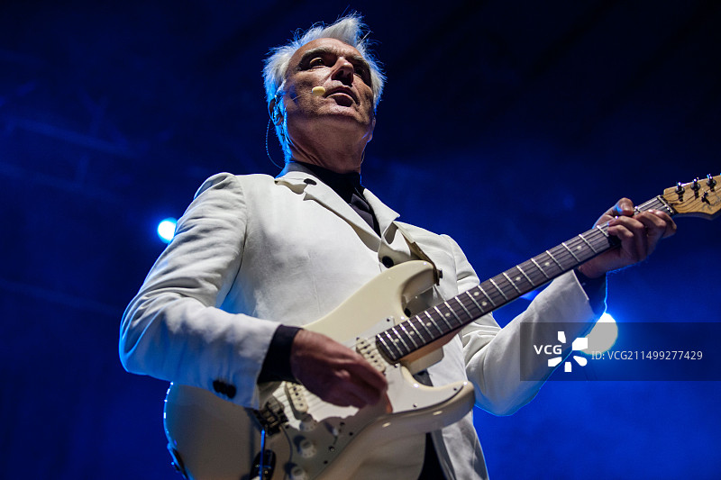 Talking Heads乐队的David Byrne和St Vincent在2013年Electric Picnic音乐节上现场表演图片素材