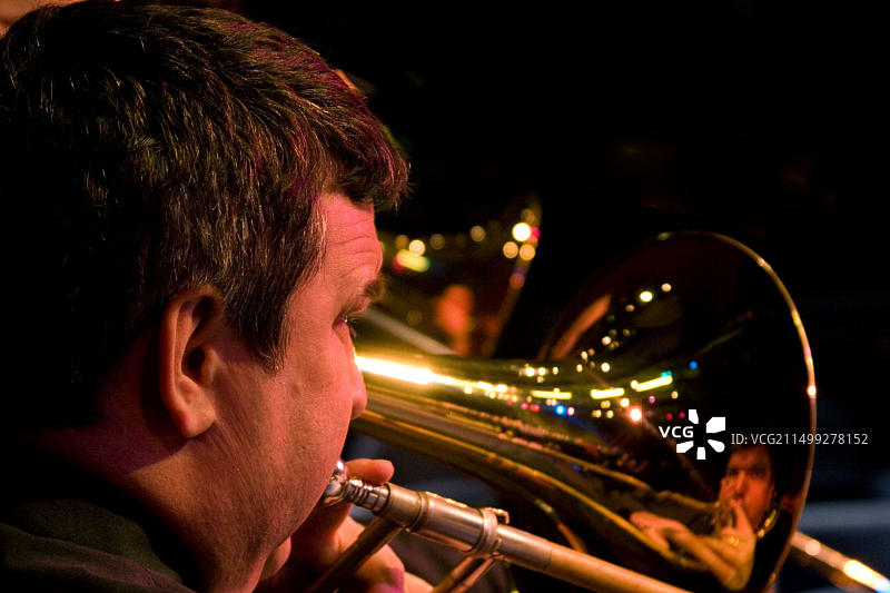 长号演奏者（姿势特写）图片素材