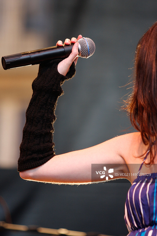 舞台上的歌手图片素材