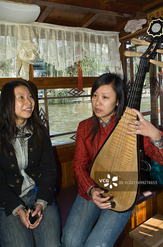 中国苏州山塘街的表演者图片素材