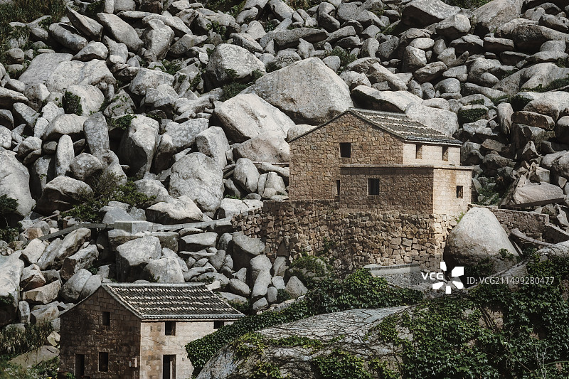 舟山市普陀区东极岛镇东福山岛石头城景区建筑物的高角度视图图片素材