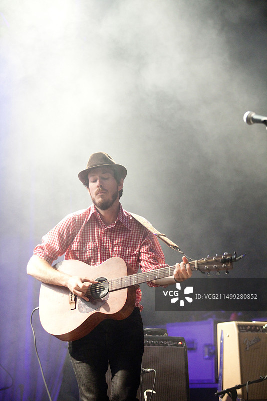 香根草演奏者在2009年格拉努斯克公园Greenman音乐节，威尔士克里克豪厄尔图片素材
