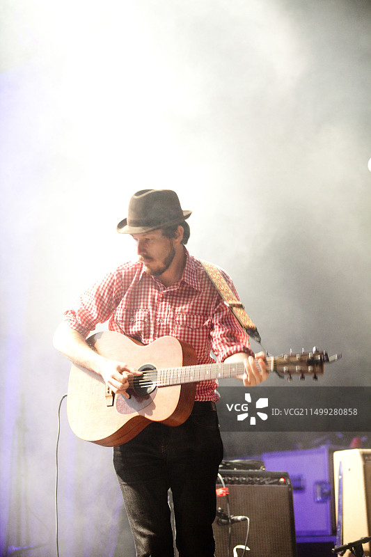 香根草演奏者在2009年格拉努斯克公园Greenman音乐节，威尔士克里克豪厄尔图片素材