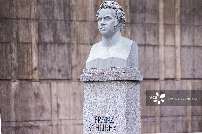 斯图加特里德哈勒音乐厅前的弗朗茨·舒伯特半身像，德国巴登-符腾堡州图片素材