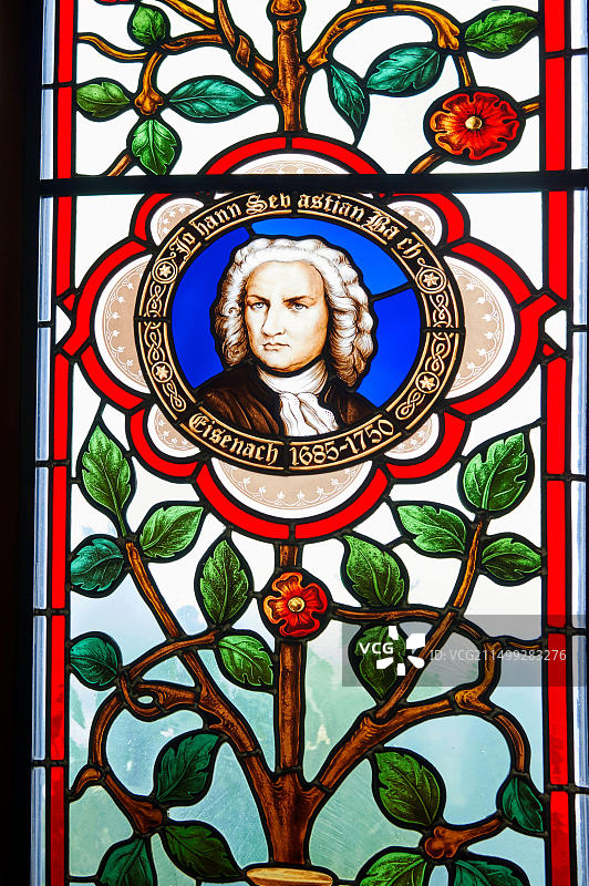 德拉肯费尔斯城堡内的约翰·塞巴斯蒂安·巴赫彩色玻璃肖像图片素材