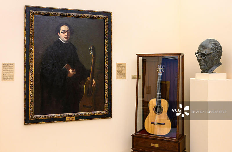 安德烈斯·塞戈维亚古典吉他、肖像和半身像，在圣费尔南多皇家学院图片素材
