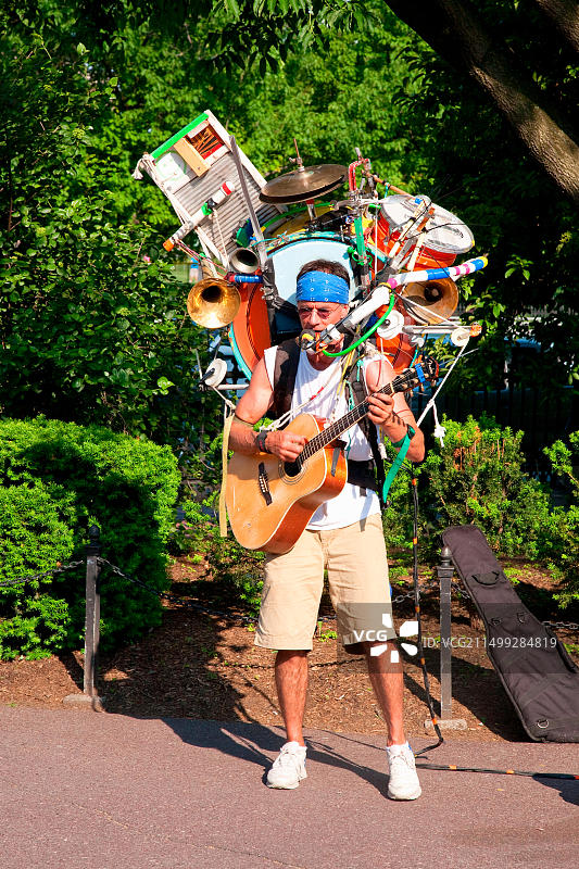 在波士顿公共花园演奏的单人乐队图片素材