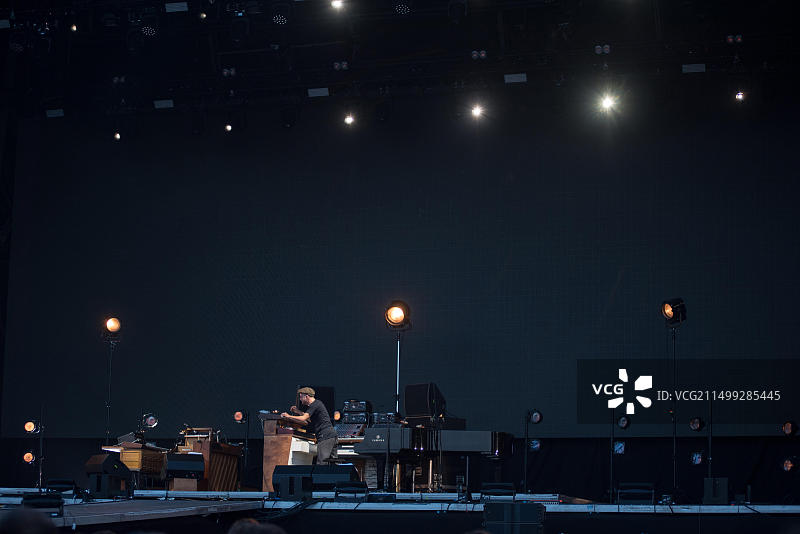2019年7月20日，罗马尼亚邦蒂达：德国音乐家在Electric Castle音乐节上现场演奏钢琴图片素材