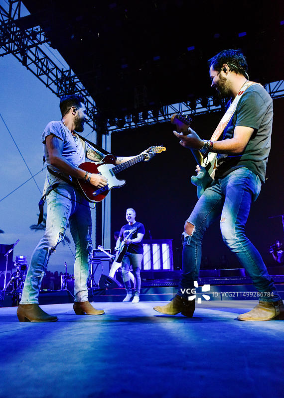 2019年4月28日，加利福尼亚州印第奥，Old Dominion在 Stagecoach 乡村音乐节第三天为充满活力的观众表演。图片素材