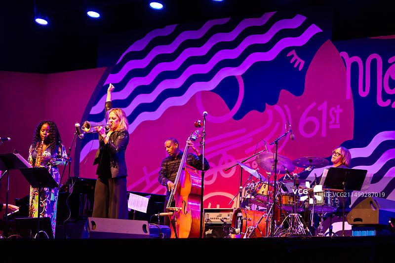 蒂亚·富勒在第61届蒙特雷爵士音乐节上与英格丽·詹森同台演出- 加利福尼亚州蒙特雷图片素材