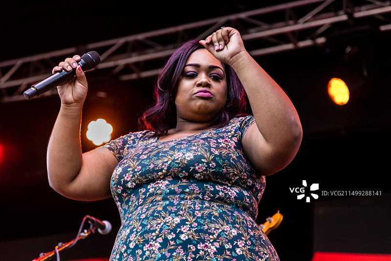 迪迪·布里姬沃特及其孟菲斯乐队在加利福尼亚州蒙特雷爵士音乐节上的伴唱图片素材