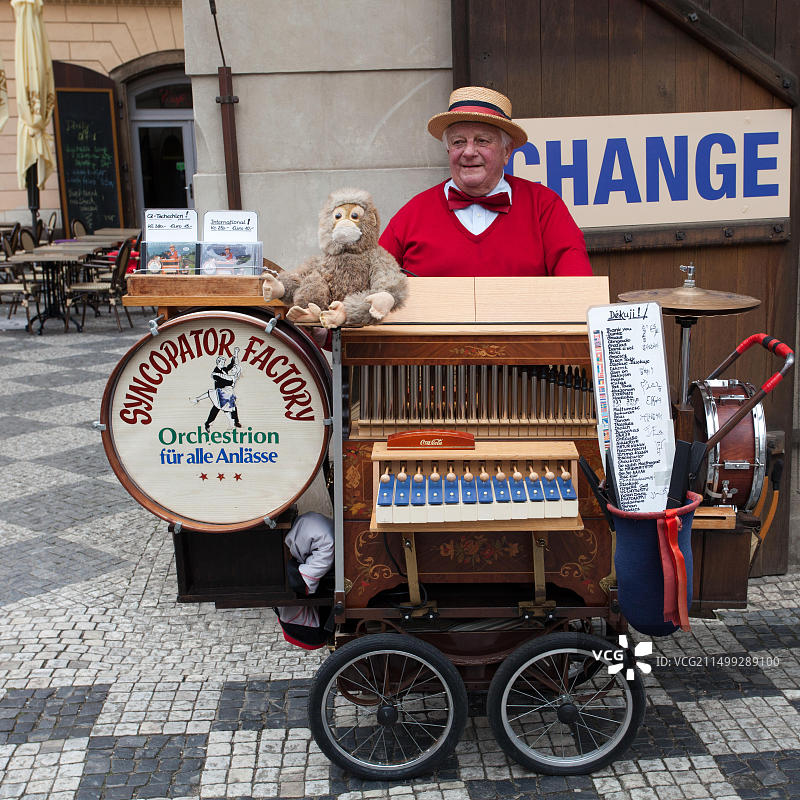 布拉格：摇弦琴艺人图片素材