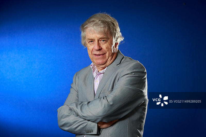 2013年爱丁堡国际图书节：夏洛特广场花园中的迈克尔·莫利图片素材