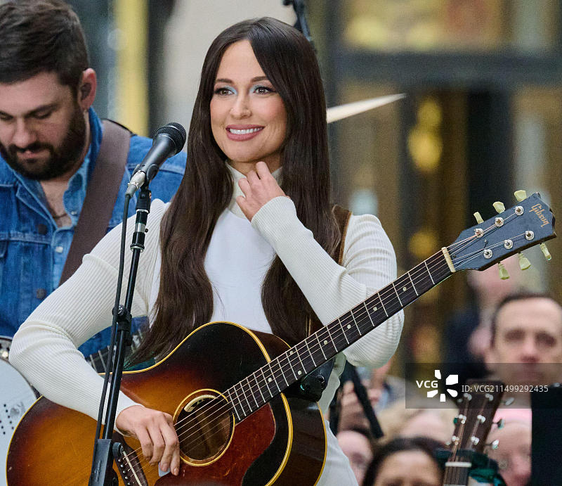 美国纽约，2024年3月15日：凯茜·马斯格雷夫斯在NBC“今日”节目洛克菲勒中心音乐会上表演。图片素材