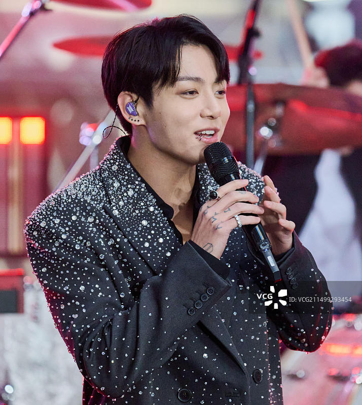 2023年11月8日，美国纽约：田柾国在NBC“今日”节目洛克菲勒中心演唱会上表演图片素材