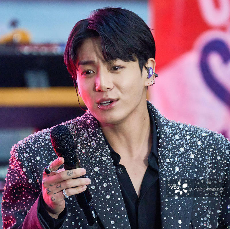 2023年11月8日，美国纽约：田柾国在NBC“今日”节目洛克菲勒中心演唱会上表演图片素材