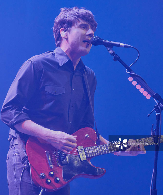 2022年12月8日，美国宾夕法尼亚州BENSALEM：Jimmy Eat World乐队的Jim Adkins在Parx Casino的Xcite Center参加ALT 104.5 Friendsgiving活动。图片素材