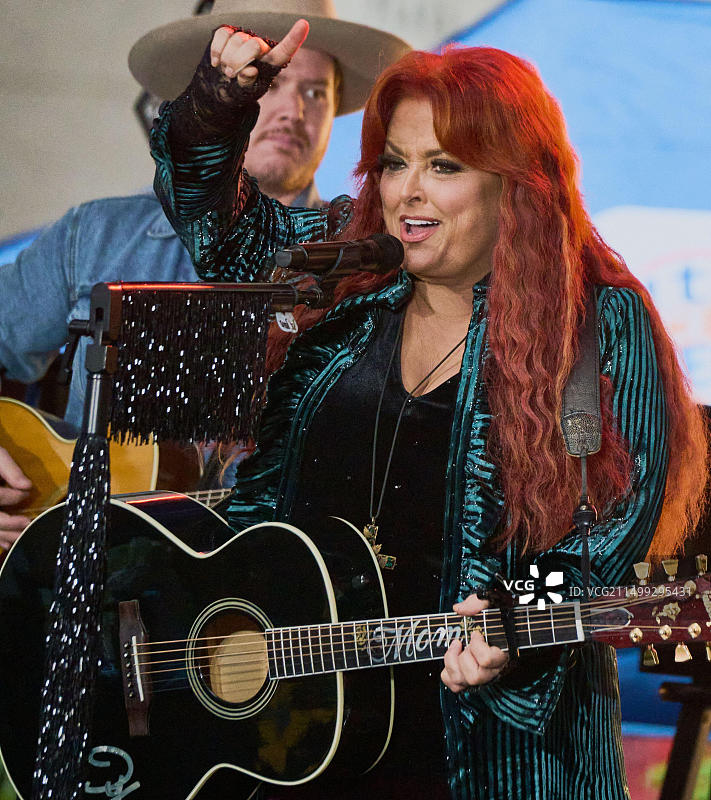 美国纽约 - 2022年10月24日：韦诺娜·贾德在NBC“今日”节目的洛克菲勒广场音乐会上表演图片素材