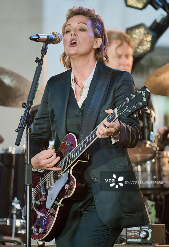 美国纽约，2022年9月2日：布兰迪·卡莉在NBC“今日”节目洛克菲勒广场音乐会上表演图片素材