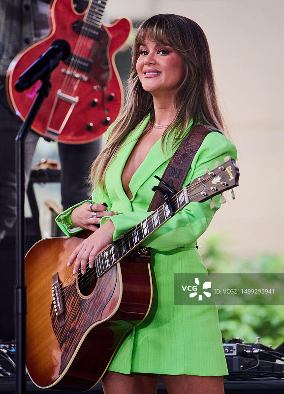 美国纽约，2022年7月28日：Maren Morris在NBC“今日”秀洛克菲勒广场音乐会上表演。图片素材