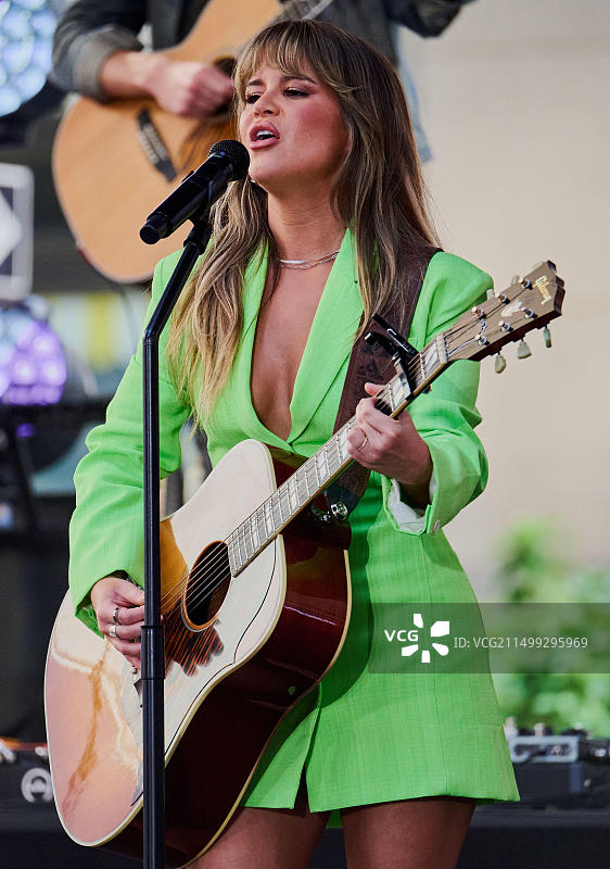 美国纽约，2022年7月28日：Maren Morris在NBC“今日”秀洛克菲勒广场音乐会上表演。图片素材