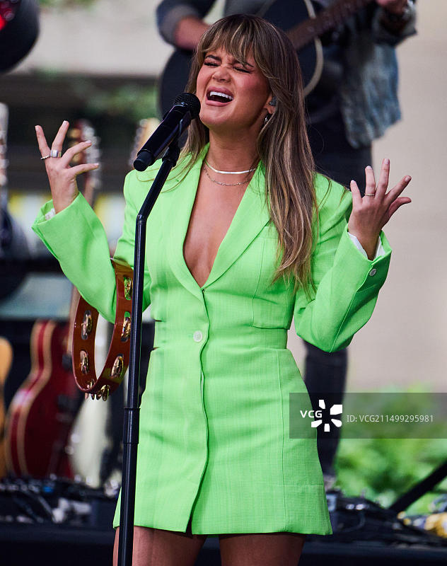 美国纽约，2022年7月28日：Maren Morris在NBC“今日”秀洛克菲勒广场音乐会上表演。图片素材