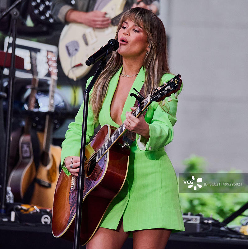 美国纽约，2022年7月28日：Maren Morris在NBC“今日”秀洛克菲勒广场音乐会上表演。图片素材