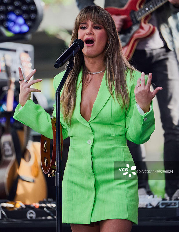 美国纽约，2022年7月28日：Maren Morris在NBC“今日”秀洛克菲勒广场音乐会上表演。图片素材