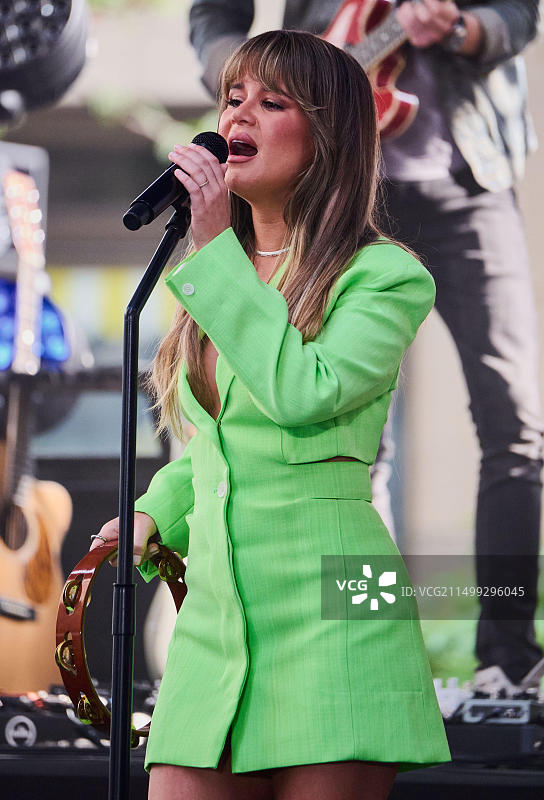 美国纽约，2022年7月28日：Maren Morris在NBC“今日”秀洛克菲勒广场音乐会上表演。图片素材