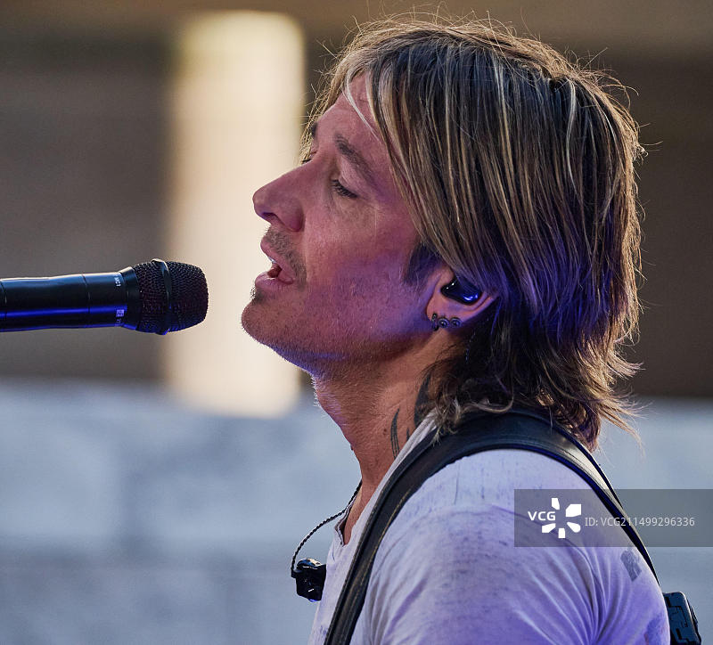 美国纽约，2022年6月30日：凯斯·厄本在洛克菲勒广场参加NBC“今日”音乐会图片素材