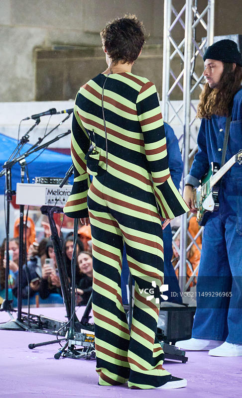 美国纽约 - 2022年5月19日：哈里·斯泰尔斯在洛克菲勒广场的NBC“今日”节目音乐会上表演图片素材