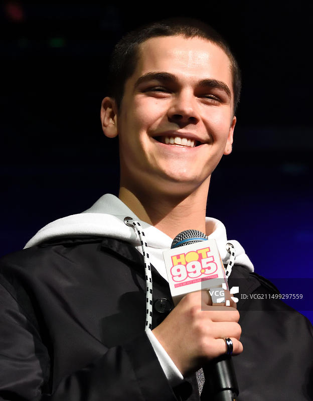 美国华盛顿哥伦比亚特区：AJ Mitchell 在 Capitol One Arena 参加 HOT 99.5 的 iHeartRadio Jingle Ball 活动图片素材