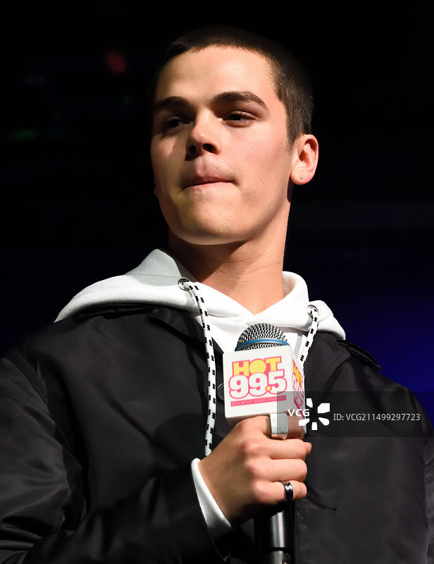 美国华盛顿哥伦比亚特区：AJ Mitchell 在 Capitol One Arena 参加 HOT 99.5 的 iHeartRadio Jingle Ball 活动图片素材