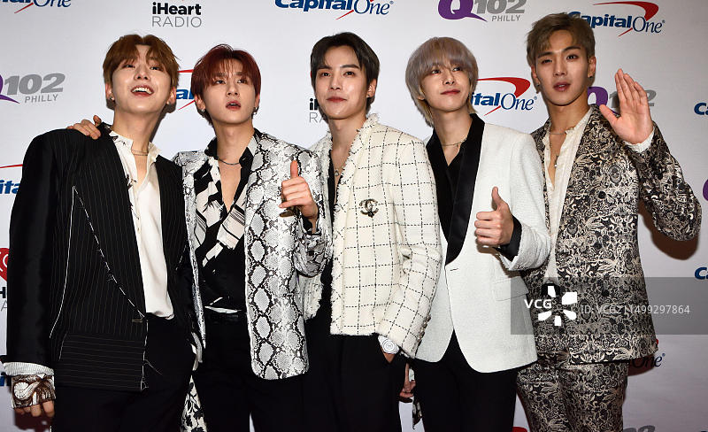 美国宾夕法尼亚州费城 - 2019年12月11日：Monsta X在富国银行中心参加Q102的iHeartRadio Jingle Ball活动。图片素材