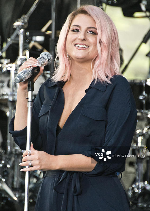 梅根·特雷纳在洛克菲勒广场的NBC今日秀夏季音乐会上表演图片素材