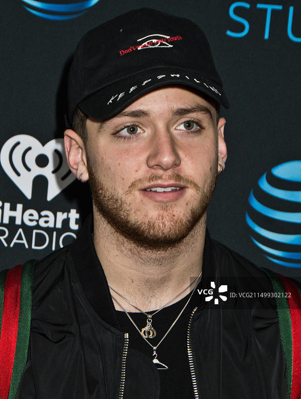 美国宾夕法尼亚州巴拉辛韦德，2018年5月1日，美国创作型歌手Bazzi参观Q102表演剧院图片素材