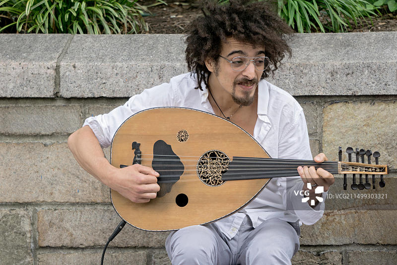 纽约联合广场的摩洛哥乌德琴演奏者图片素材