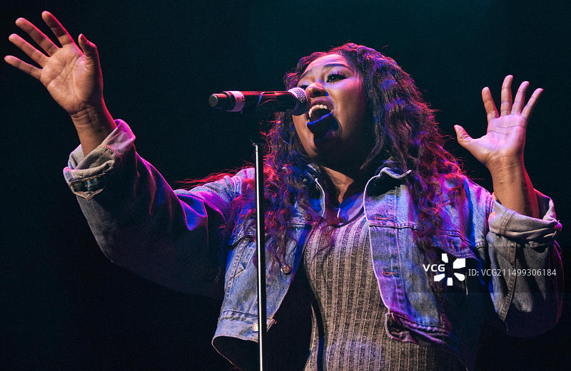 Jazmine Sullivan在美国费城富国银行中心第二届年度WDAS假日音乐会上表演图片素材