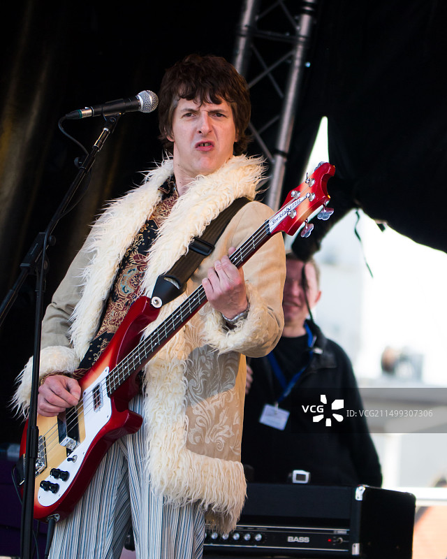 披头士乐队致敬演出：保罗·麦卡特尼模仿者现场表演图片素材