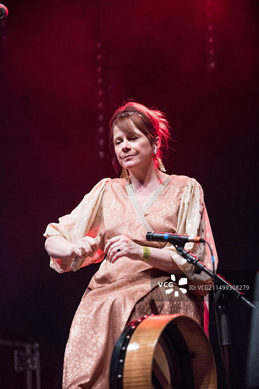 爱尔兰传统乐队Dervish在Southwell国际音乐节上现场演奏图片素材