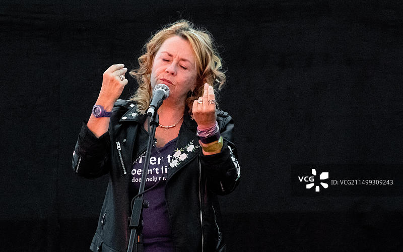 威尔逊在盖特图索斯韦尔音乐节现场演出图片素材