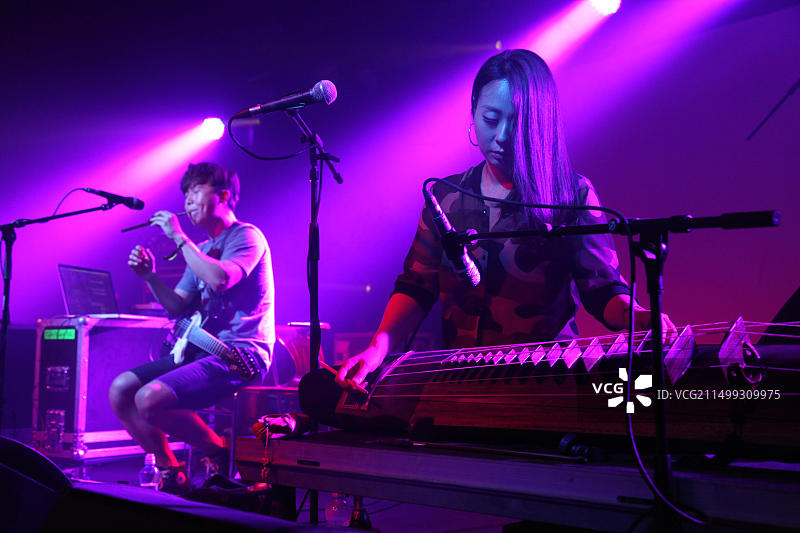 韩国乐队Jambinai在斯洛伐克特伦钦的Pohoda音乐节上表演，2016年7月9日图片素材