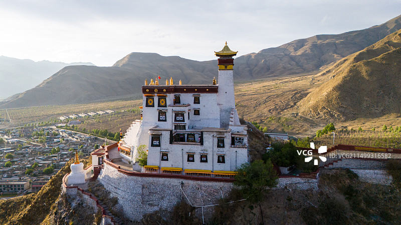西藏历史上的第一个宫殿—山南雍布拉康图片素材