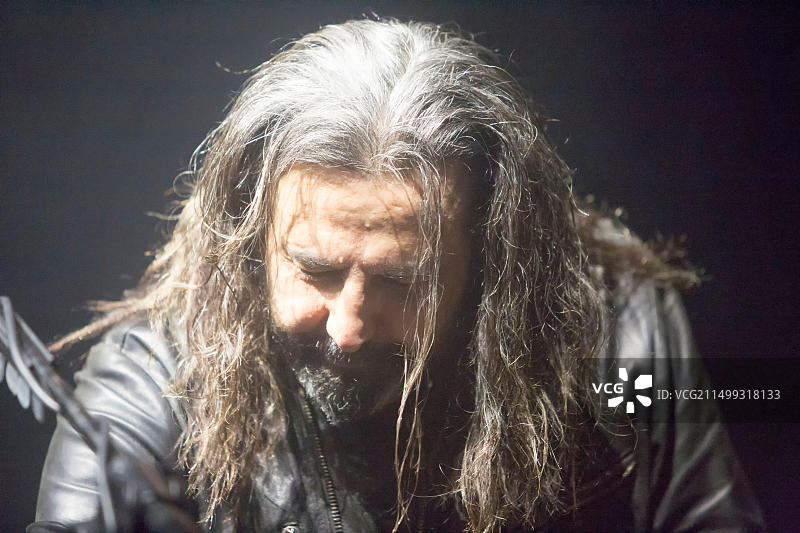 2019年12月2日 - 意大利米兰：摇滚歌手奥马尔·佩德里尼在意大利米兰Fabrique现场演出图片素材