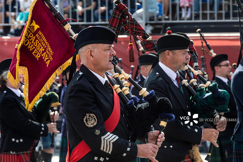 斯帕斯卡亚塔楼艺术节：国际凯尔特风笛乐团指挥大卫·约翰斯顿图片素材